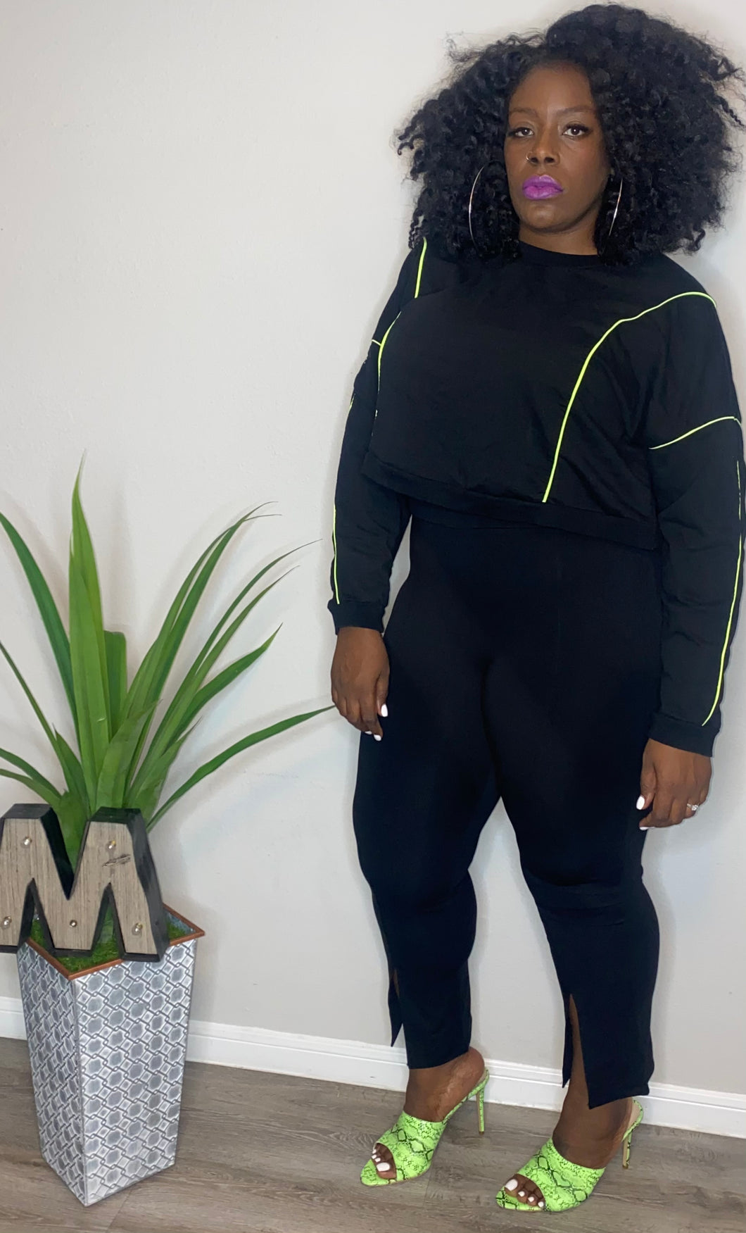 “Troy” CROP SWEATSHIRT (Size 22-24)
