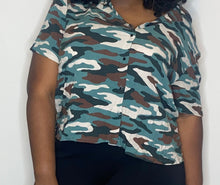 Load image into Gallery viewer, Arizona Jean Co Button Down Camo Top (XXL)
