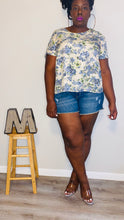 Load image into Gallery viewer, New Look Inspire Floral Top (22)
