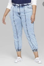 Load image into Gallery viewer, High-Rise Acid Wash Jogger Jeans (16/18)
